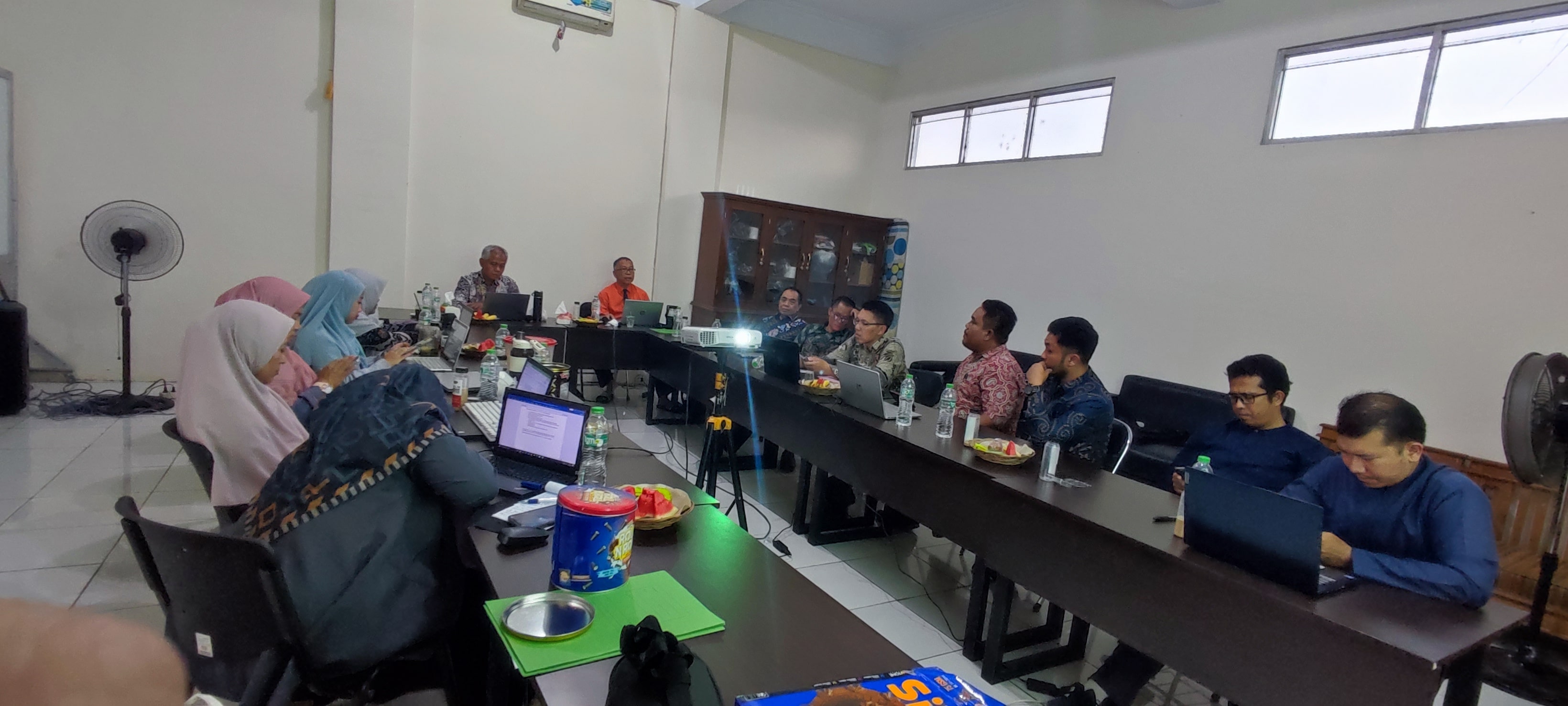 STAI Al Hidayah Tasikmalaya Gelar Review Kurikulum Komprehensif bersama Guru Besar UIN SGD Bandung