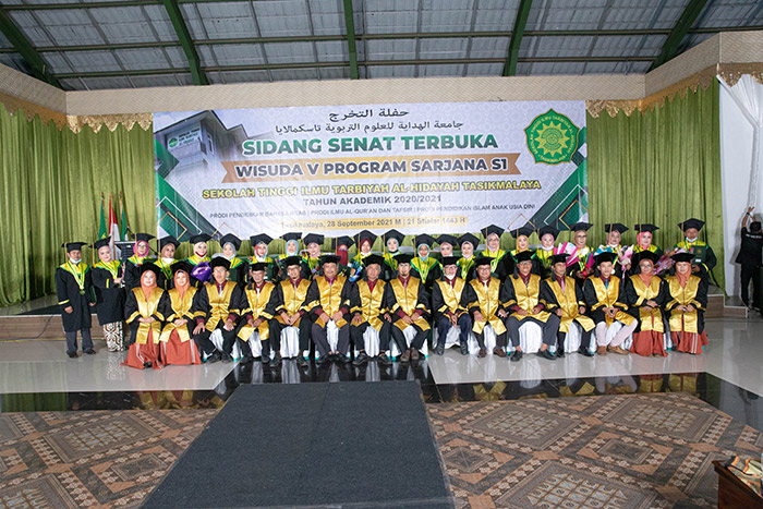Wisuda V STIT Al-Hidayah Tasikmalaya