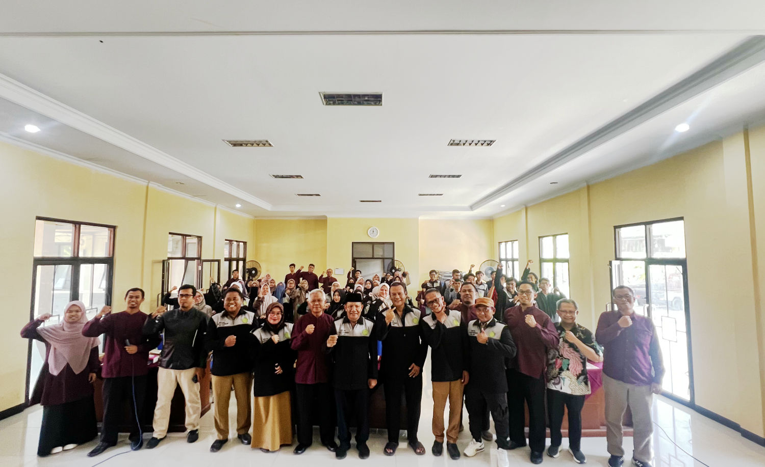 Mahasiswa KKN STAI Al Hidayah Tasikmalaya Sukses Transformasi Desa Lewat Literasi, Ecobrick, hingga Sertifikasi Halal