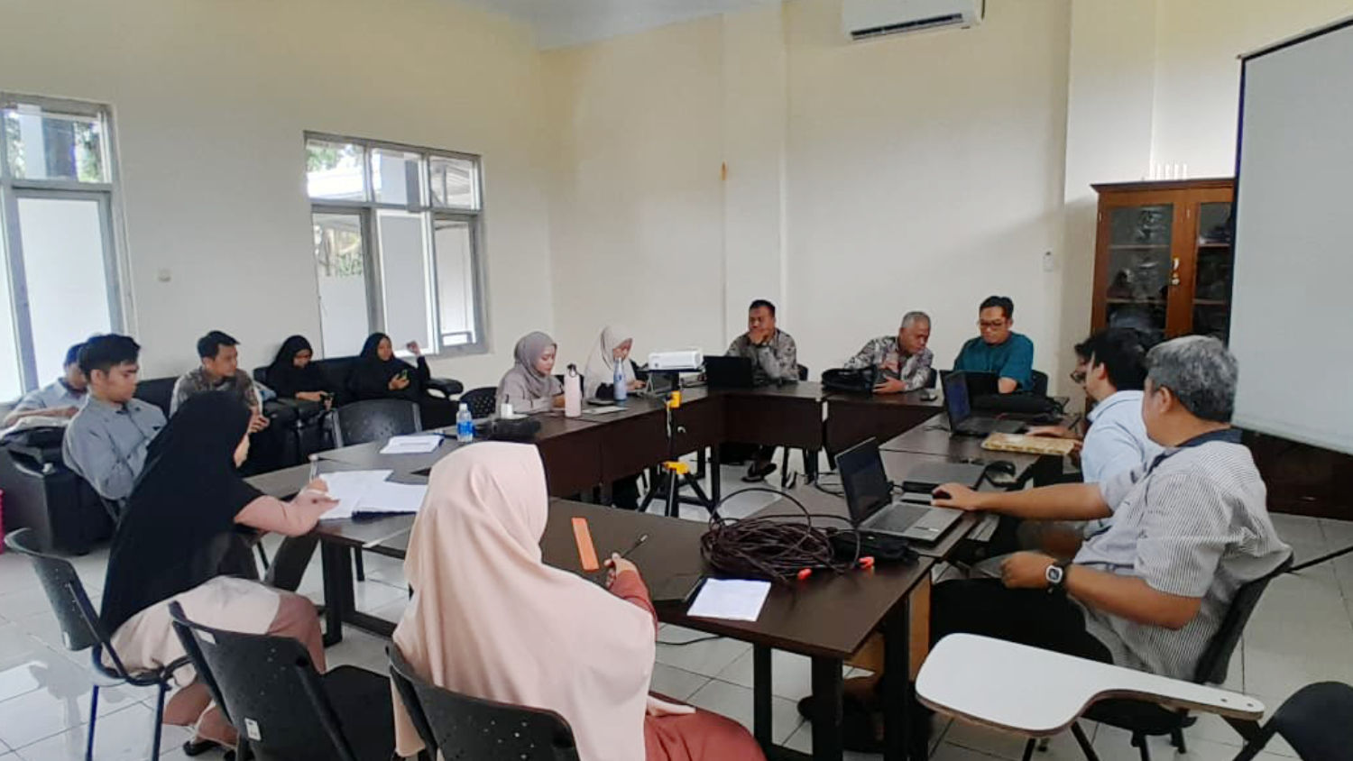 Matangkan Persiapan Akhir, Panitia KKN STAI Al Hidayah Tasikmalaya Gelar Rapat Koordinasi Jelang Lokakarya dan Penutupan