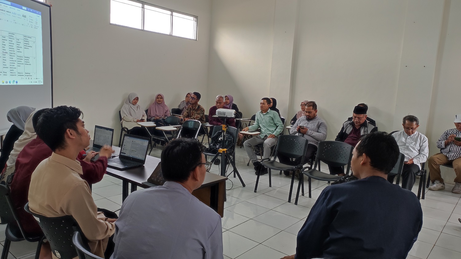 STAI Al Hidayah Tasikmalaya Gelar Review, Sosialisasi Program Kerja Tahun 2026 dan Buka Bersama